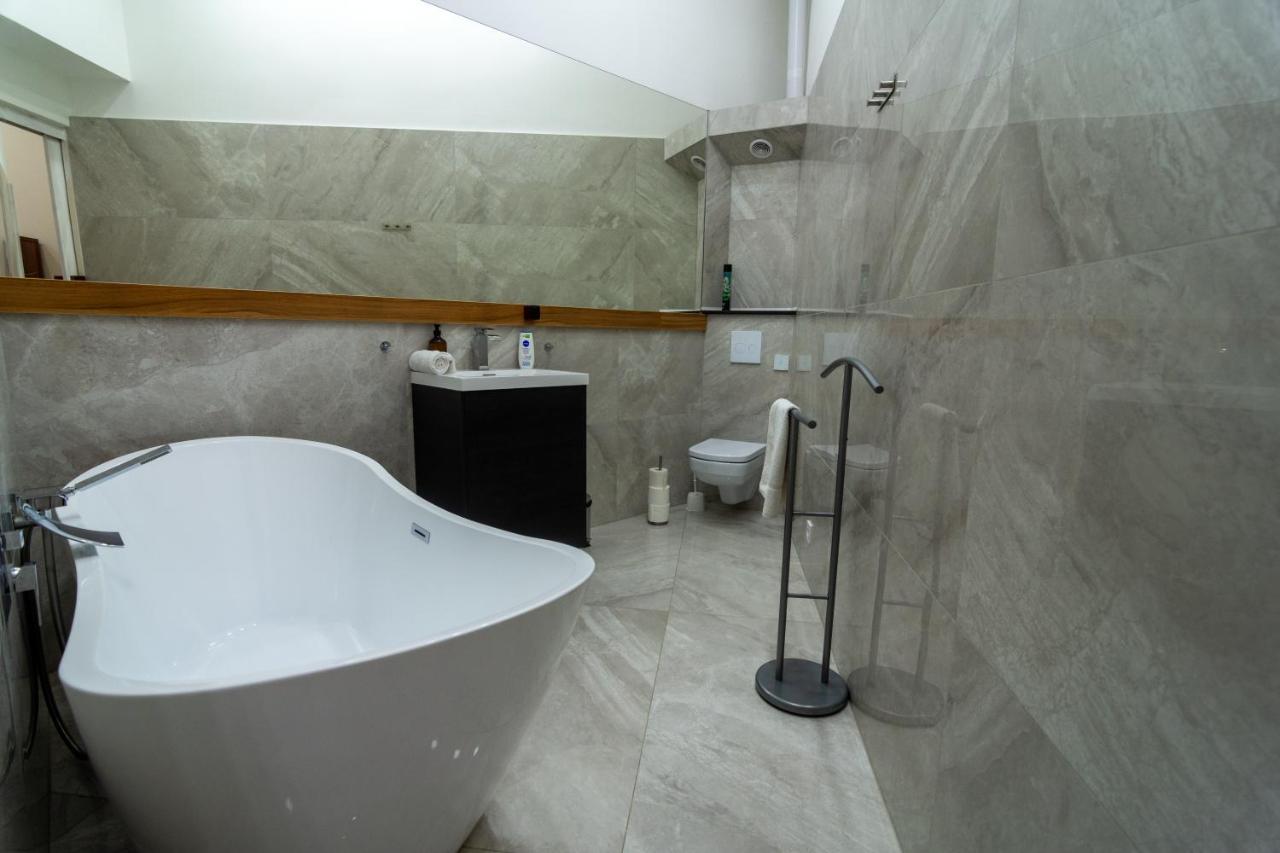 Tower Szeged Belvarosi Exkluziv Panoramas Apartman - Free Parking Екстериор снимка